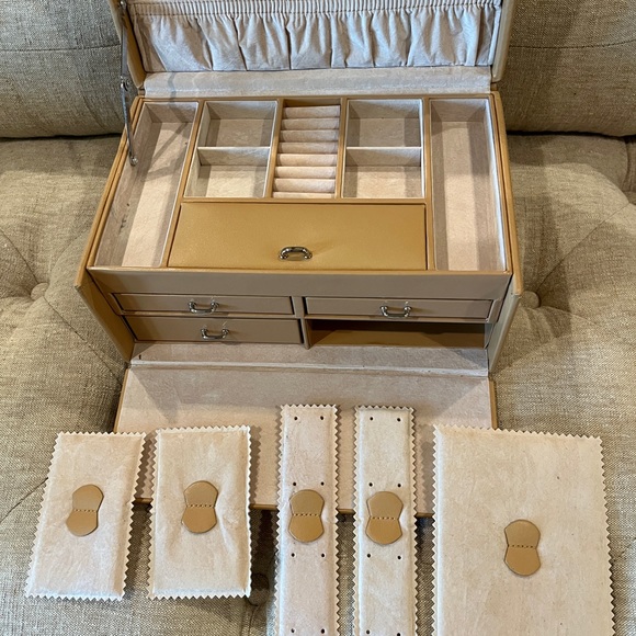 Red Envelope leatherette Jewelry Box in camel tan w ivory interior & Sil… - Picture 5 of 15